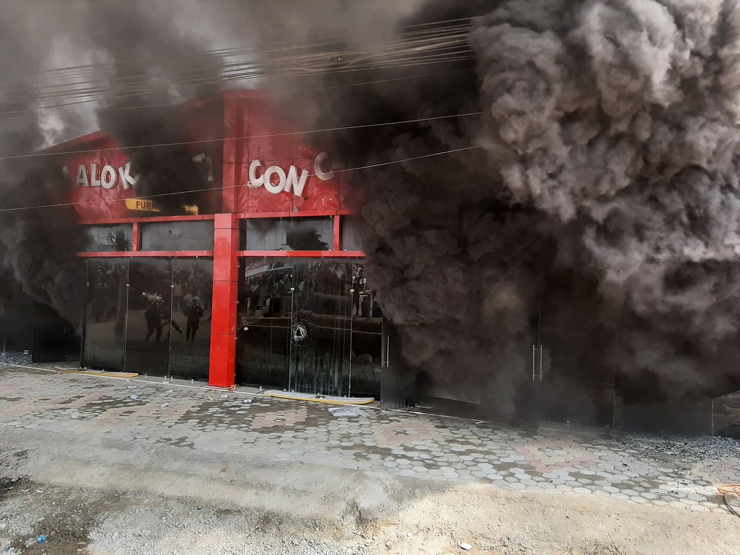 1615014162157898516_1037023966706127_257